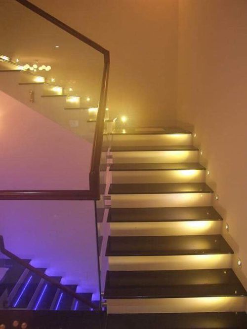 Đèn LED bậc cầu thang là lựa chọn tối ưu cho không gian sống hiện đại và sang trọng. Với nhiều màu sắc và kiểu dáng đa dạng, đèn LED bậc cầu thang mang đến ánh sáng đẹp và hiệu quả cho ngôi nhà của bạn.