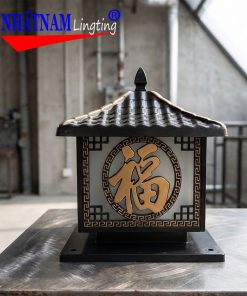 Đèn trụ cổng MT051 được làm bằng hợp kim nhôm đúc chống nước, chuyên dùng để lắp đặt trang trí ngoài trời ở vị trí đầu cột cổng, tường rào hoặc sân vườn.